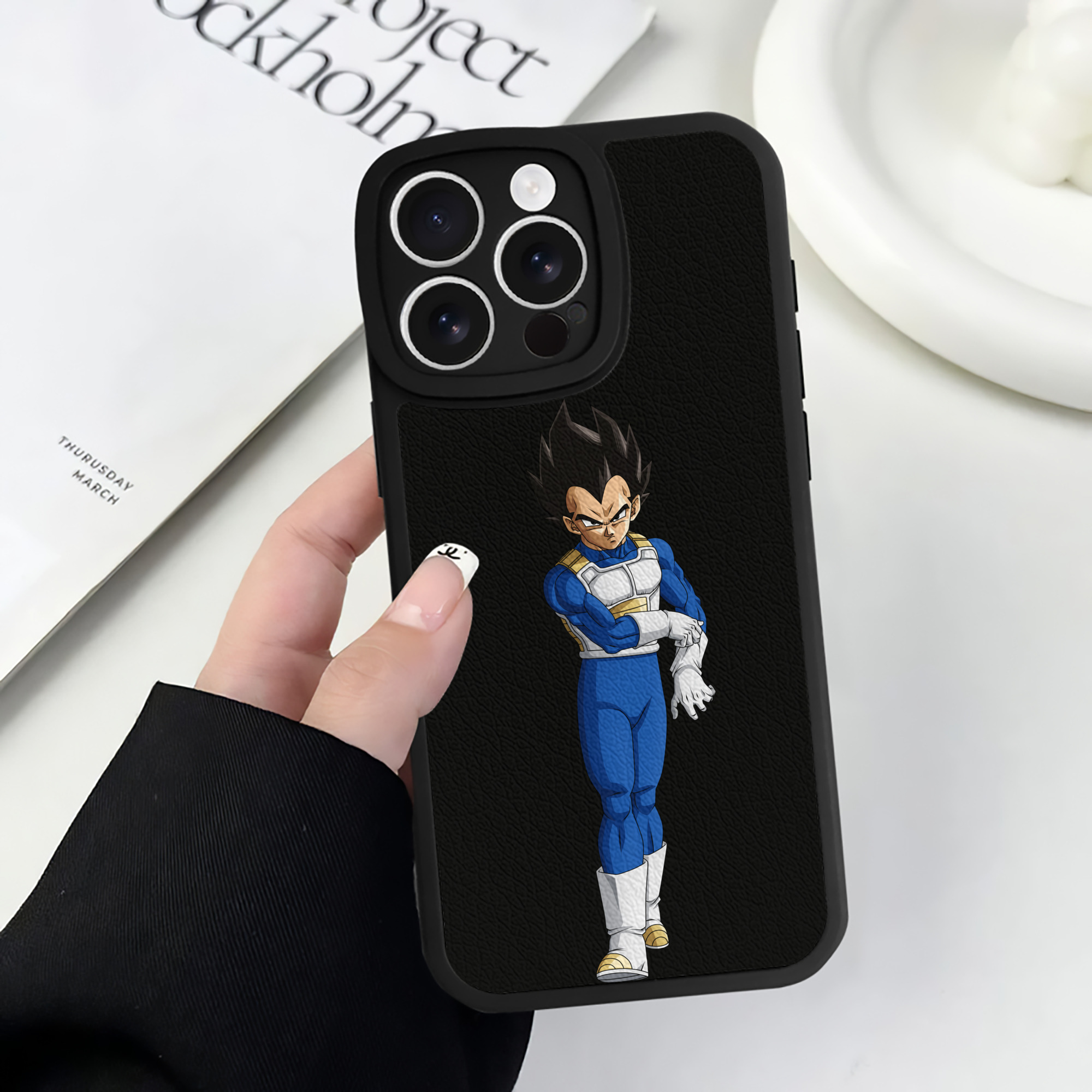 （画像用） ドラゴンボール ベジータ四世（Bejīta Yonsei）DRAGON BALL Vegeta IV 【iPhone 16シリーズ対応】シリコンスマホケース（レザー調） 材質：シリコン